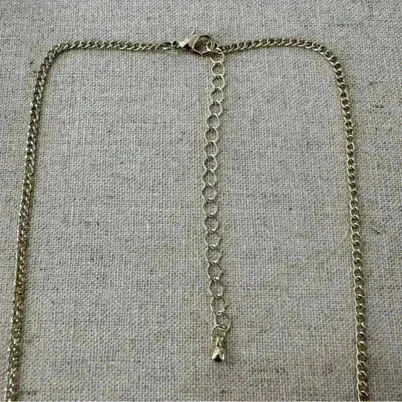 Gold  Floral Necklace - Picture 4 of 4